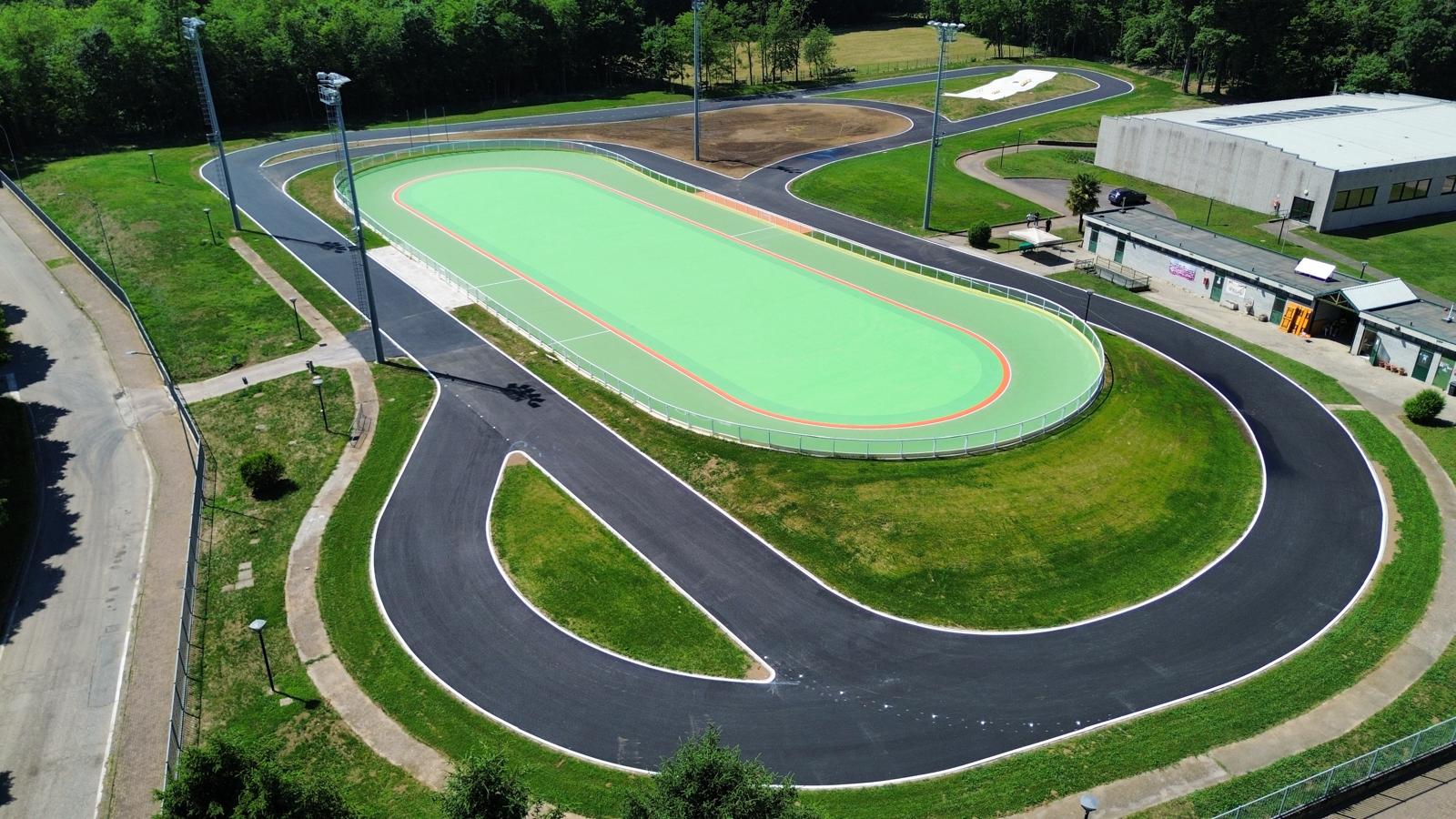 Vista aerea del pattinodromo di Cardano al Campo